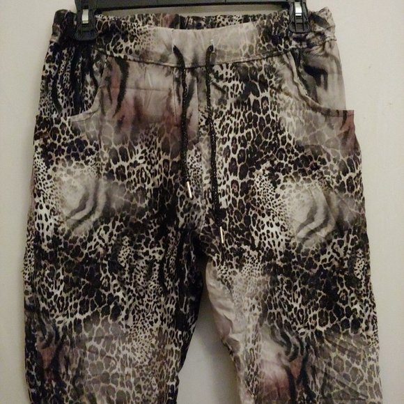 Tempo Paris Black, Grey and Brown Leopard Pattern Hogger Pockets. M - Picture 2 of 12